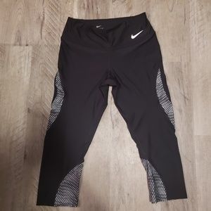 Nike Dri-Fit Crop Leggings